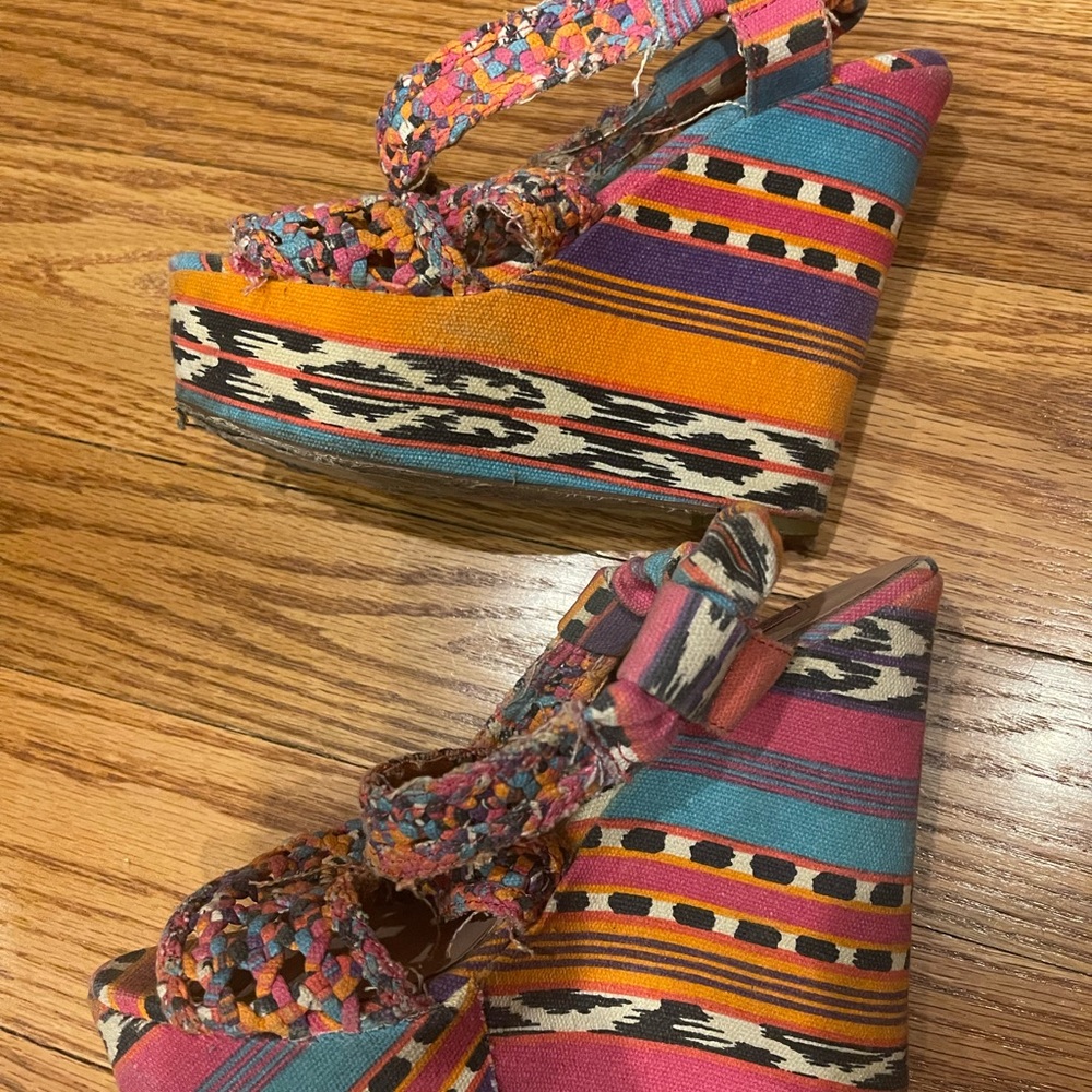 Colorful Betsey Johnson Woven Women's Wedge Sandals - Picture 3 of 8